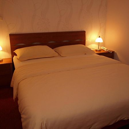 Hotel Neva Podstrana Habitación foto