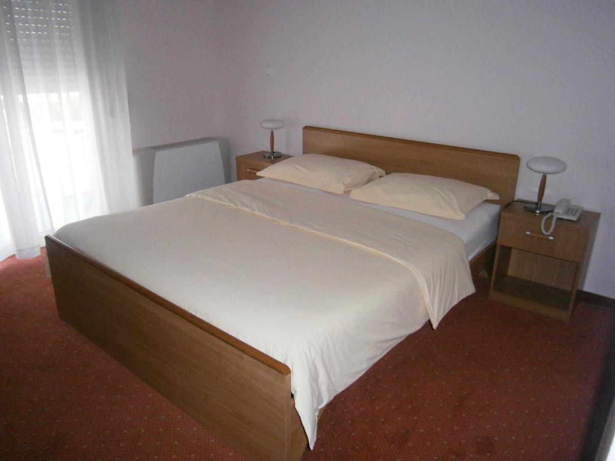 Hotel Neva Podstrana Habitación foto