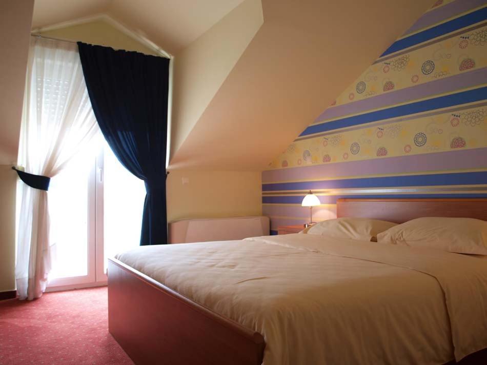 Hotel Neva Podstrana Habitación foto