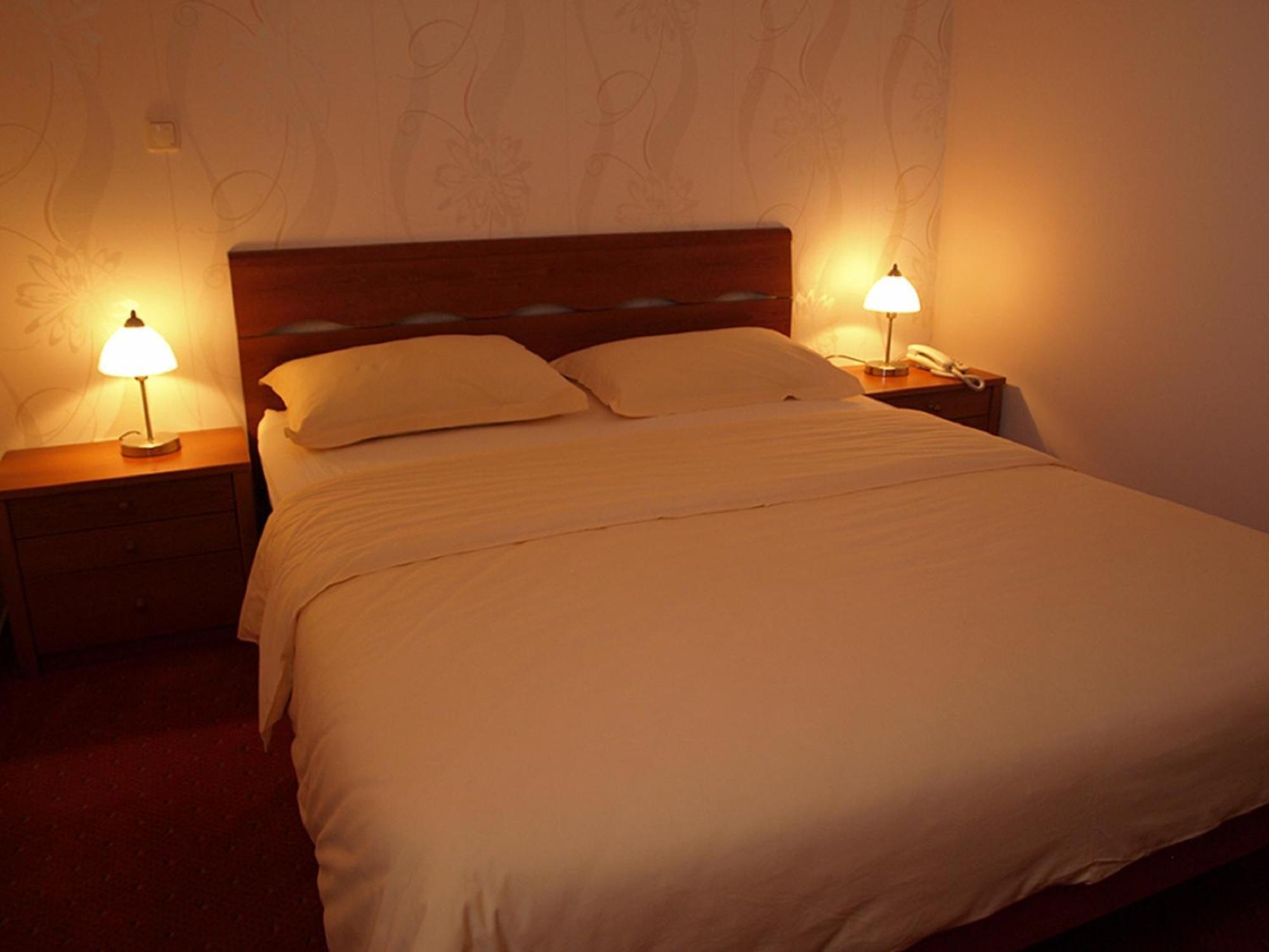 Hotel Neva Podstrana Habitación foto