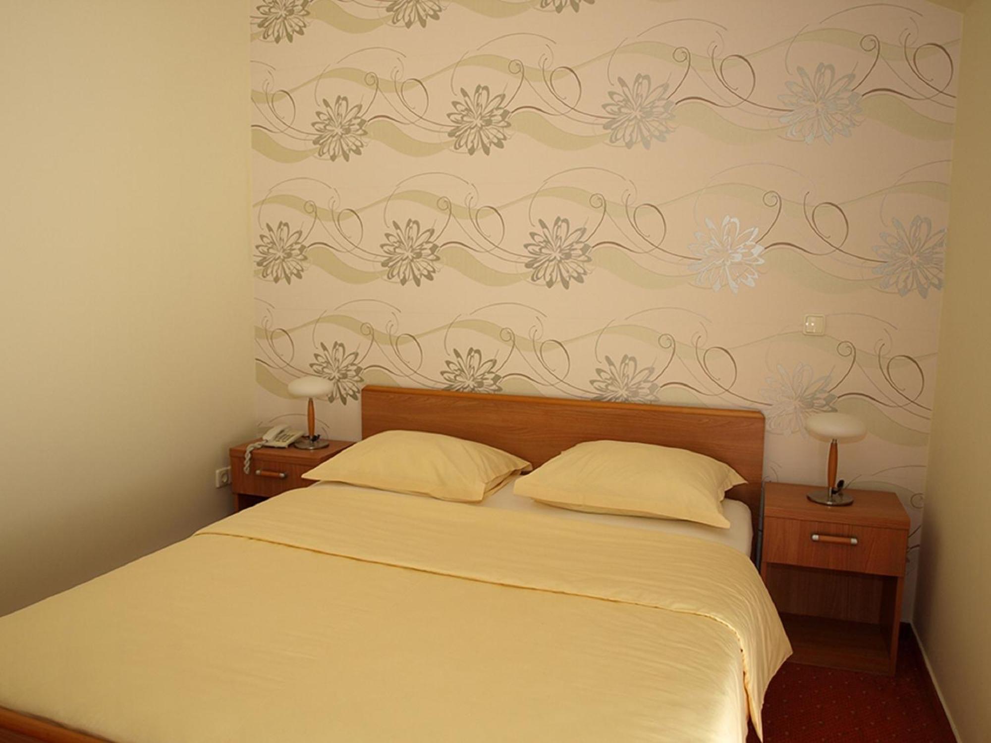 Hotel Neva Podstrana Habitación foto