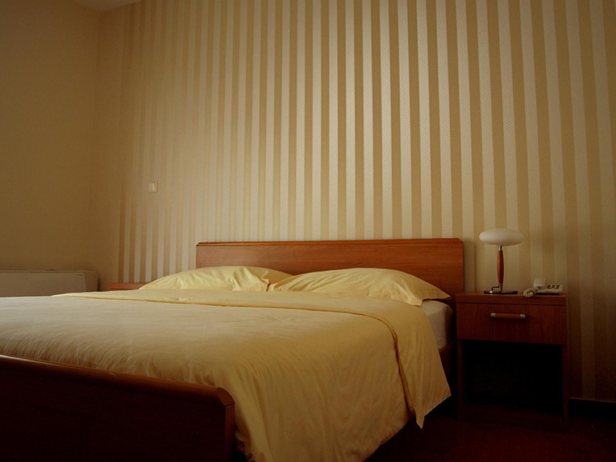 Hotel Neva Podstrana Habitación foto