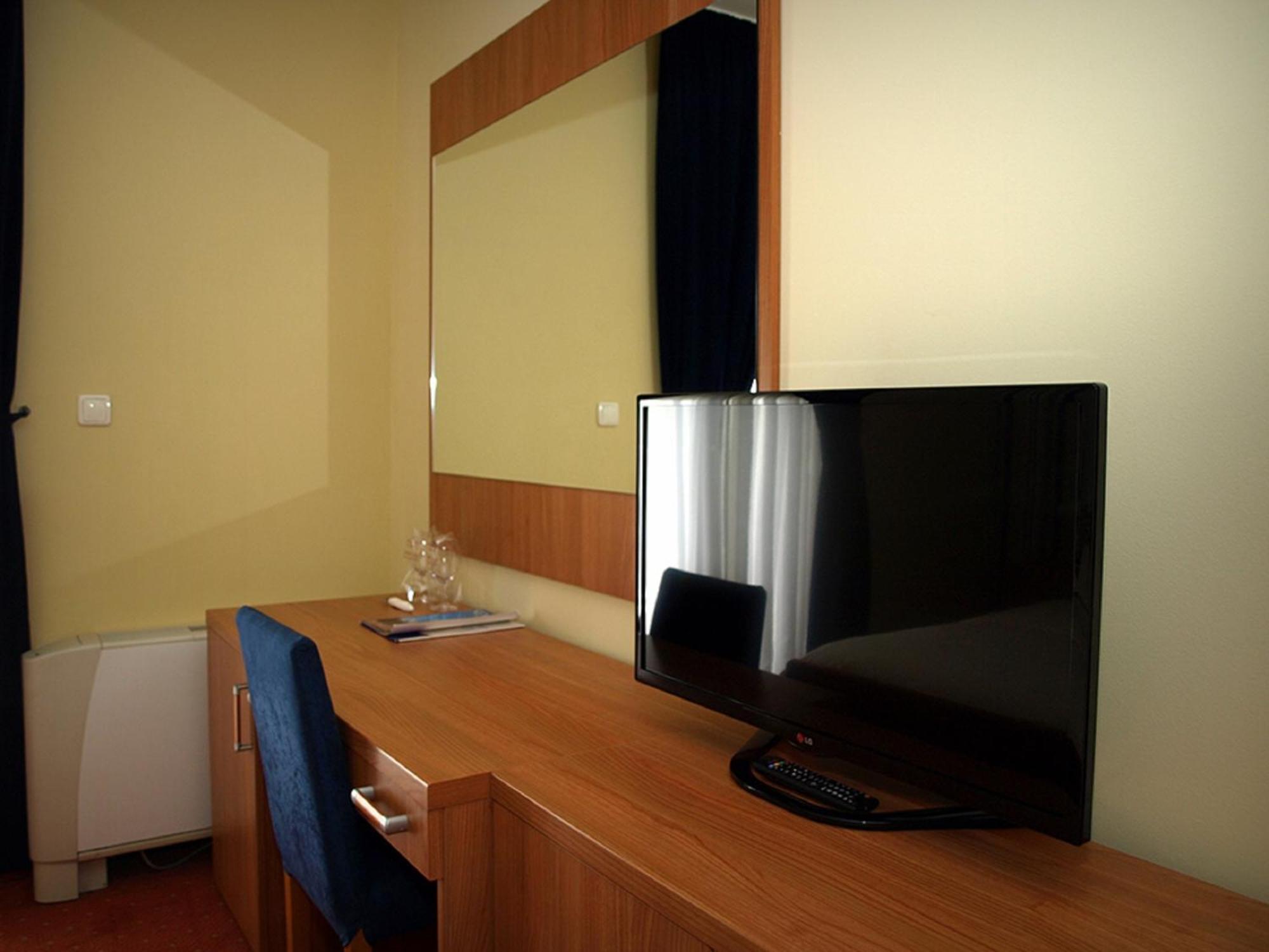 Hotel Neva Podstrana Habitación foto