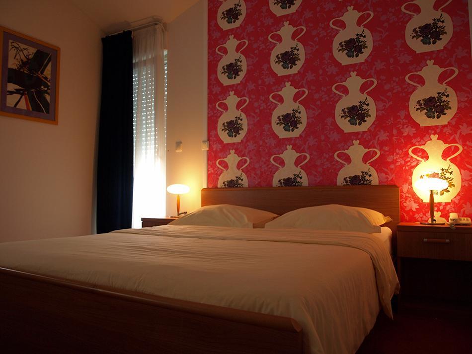 Hotel Neva Podstrana Habitación foto